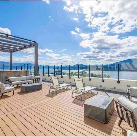 Amazing Brand New Lakeview Condo Downtown Келоуна Экстерьер фото