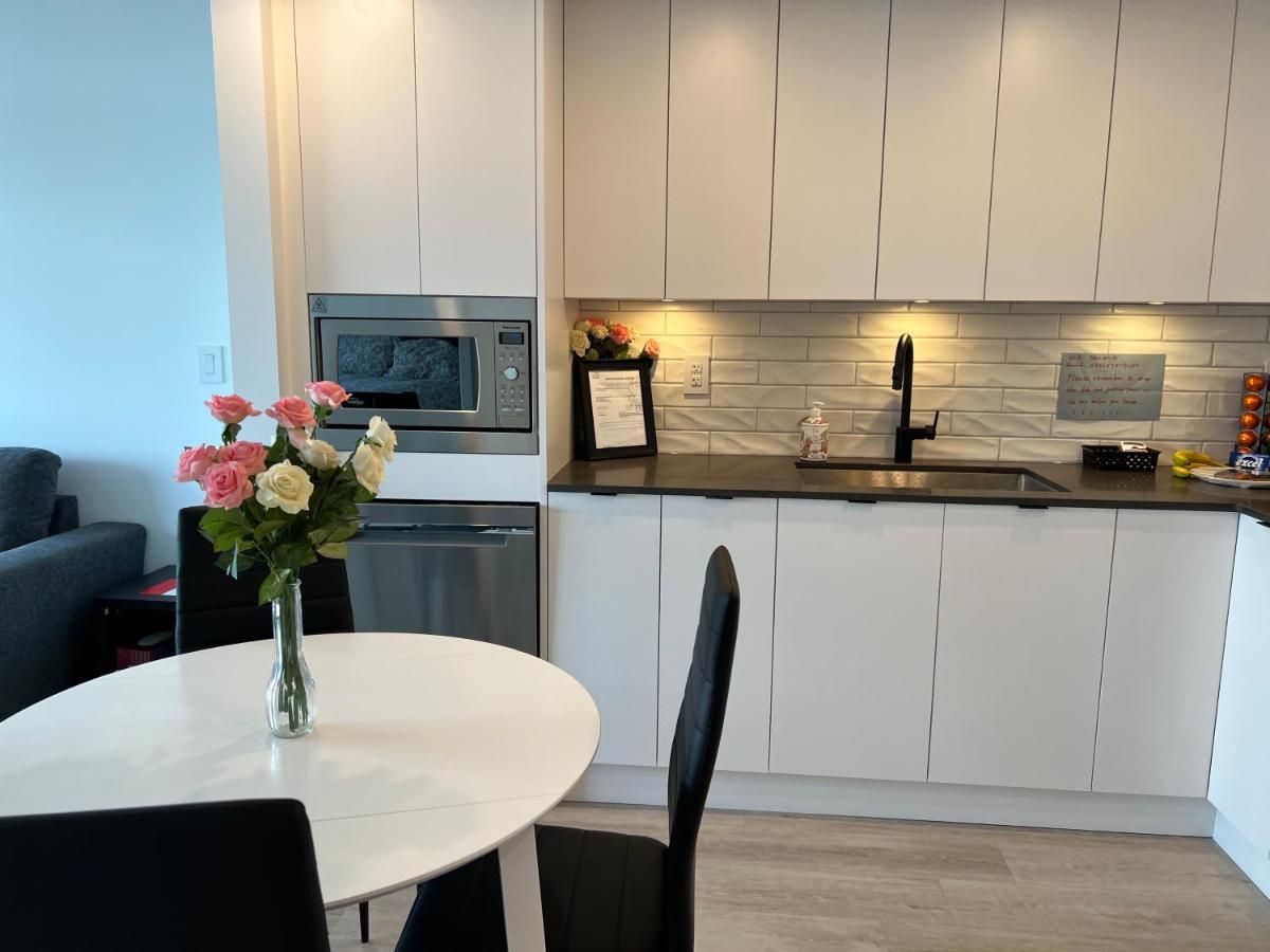 Amazing Brand New Lakeview Condo Downtown Келоуна Экстерьер фото