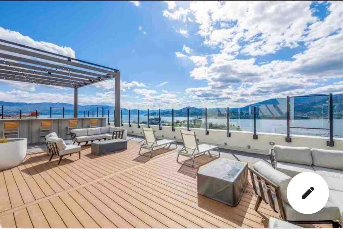 Amazing Brand New Lakeview Condo Downtown Келоуна Экстерьер фото